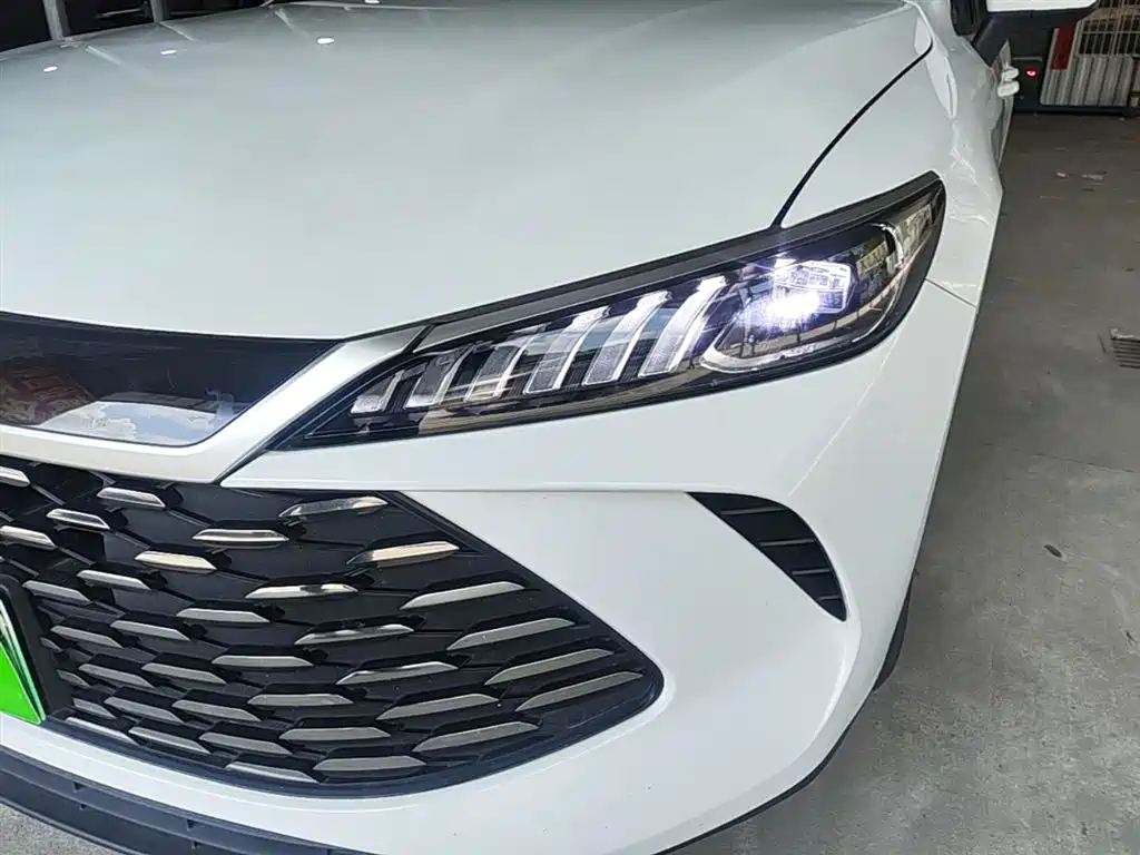 BYD Qin PLUS 2025 DM-i Smart Drive 55KM Leader фото 24