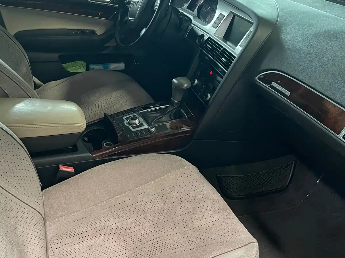 Photo 8 - Audi A6L