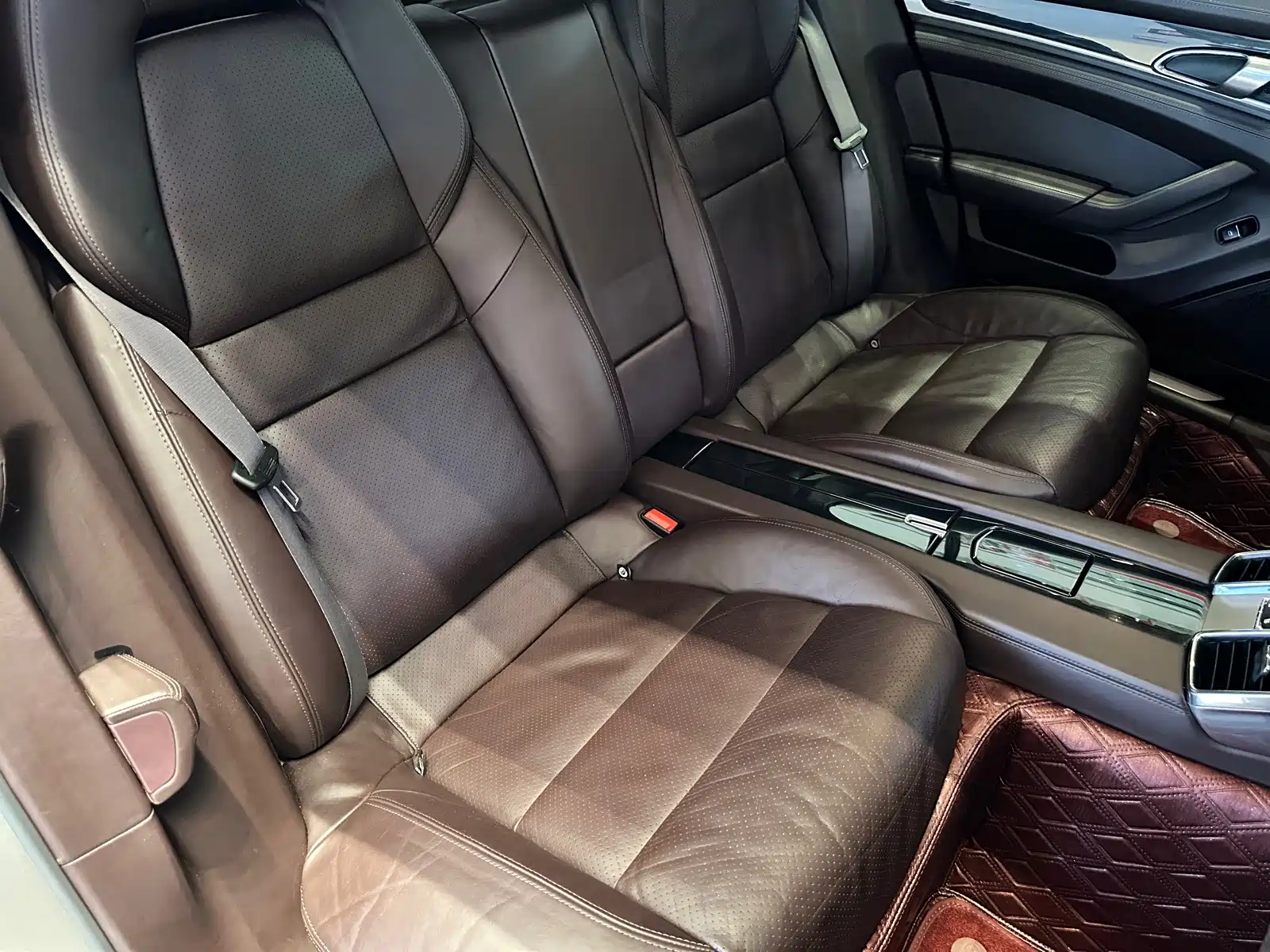 صورة 13 - Porsche Panamera