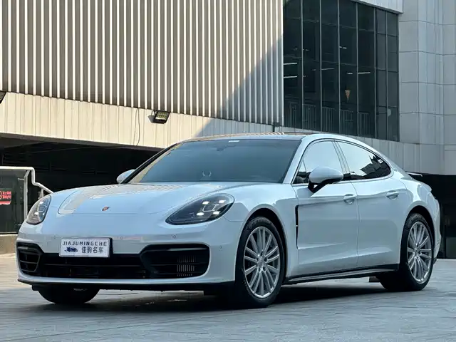Porsche Panamera 2023