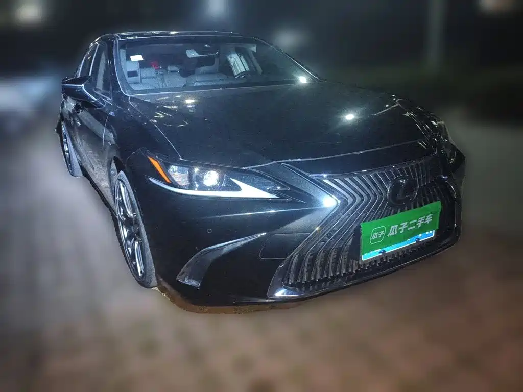 Фото 3 - Lexus ES