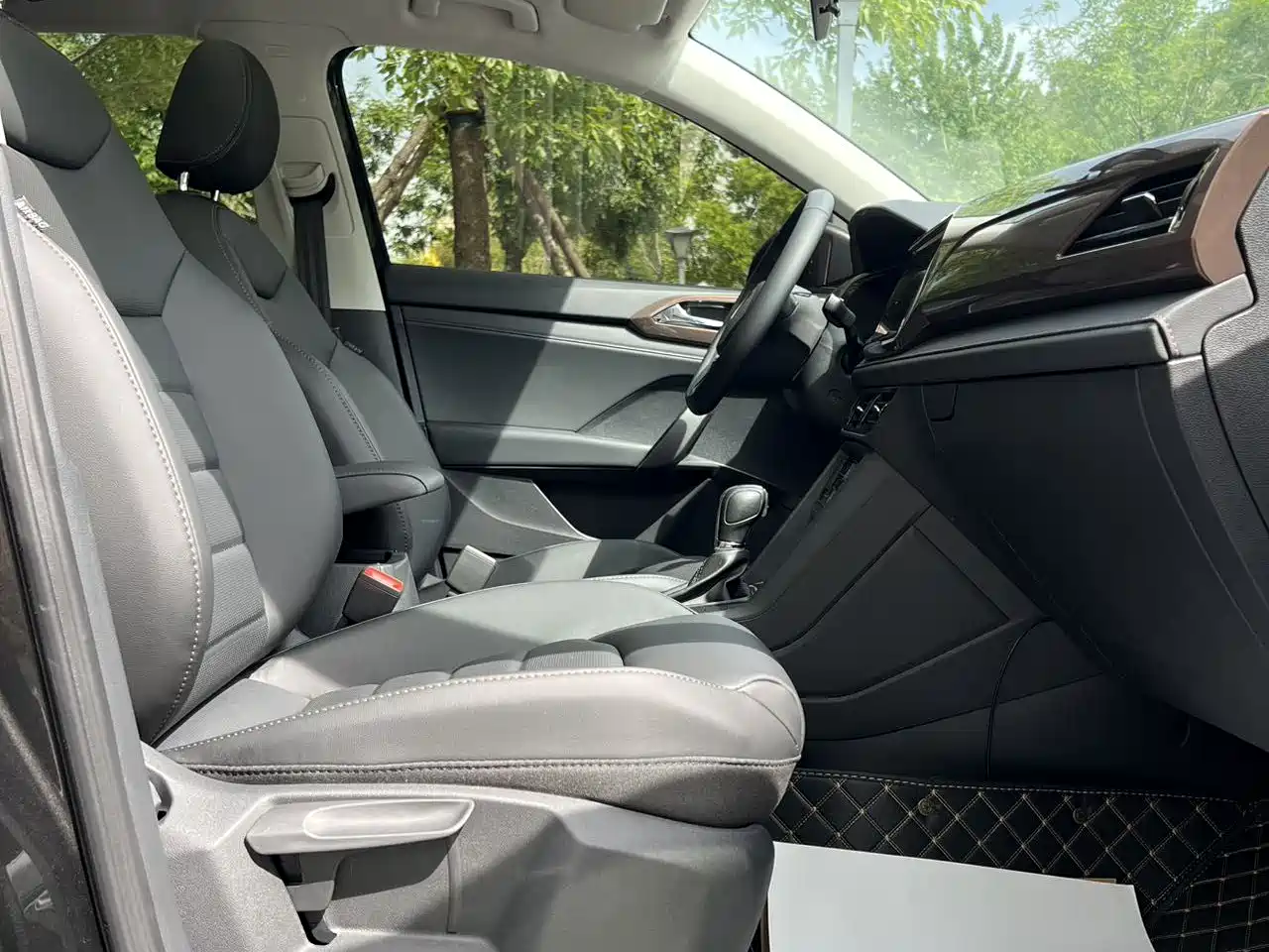 Volkswagen Tharu 2022 280TSI FWD Luxury Edition фото 9