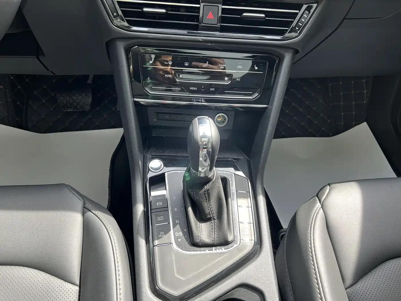 Volkswagen Tharu 2022 280TSI FWD Luxury Edition фото 16