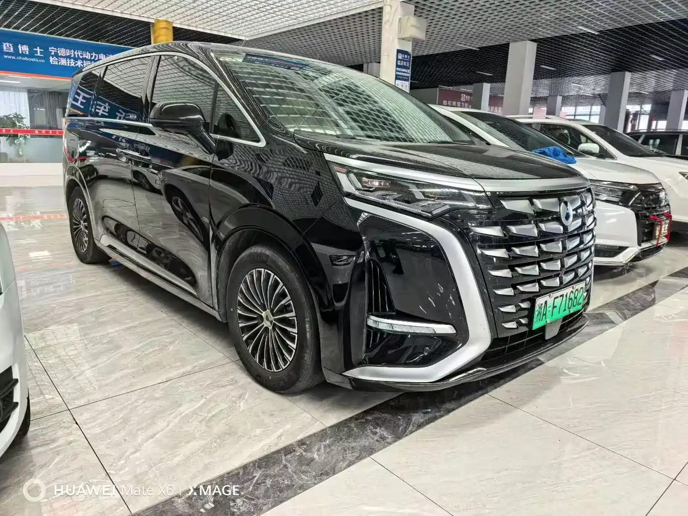 Denza D9 2022 DM-i 970 All-Wheel Drive Honor Edition фото 3