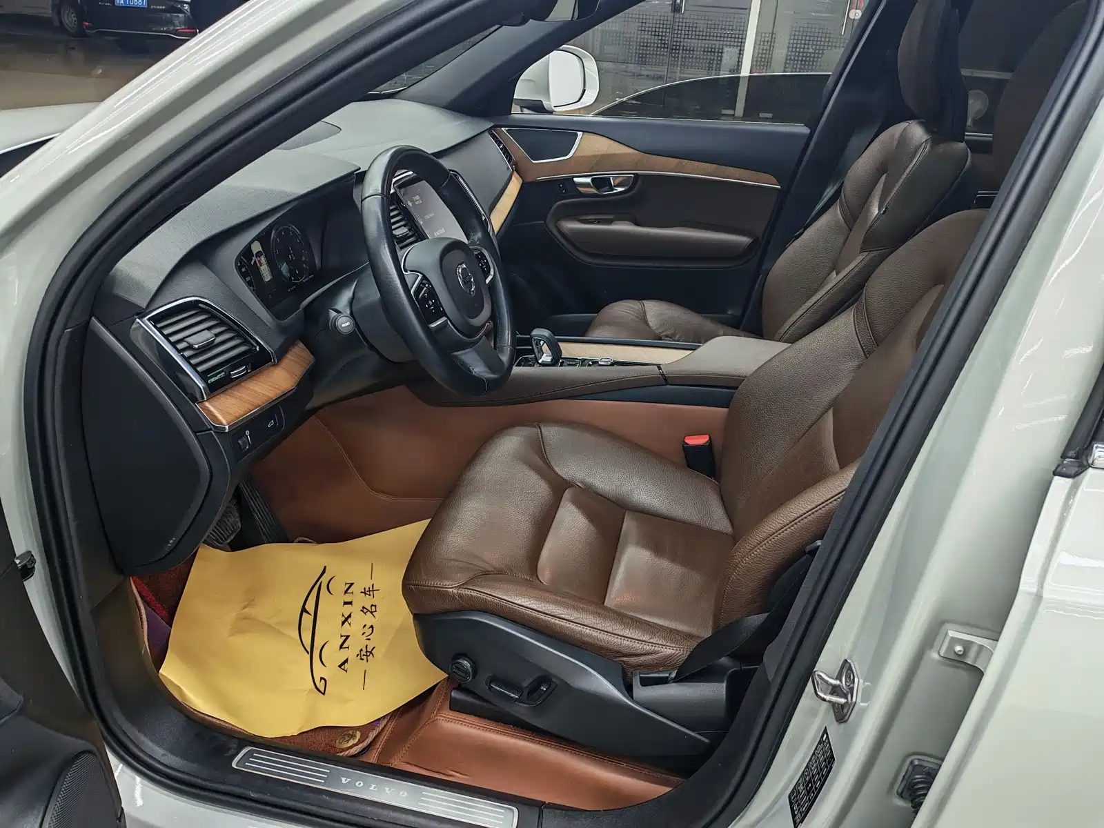 Фото 6 - Volvo XC90