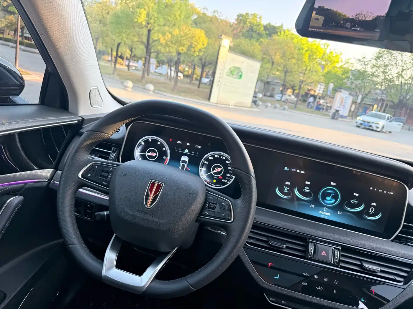 Hongqi HS5 2022 Facelift 2.0T Smart Flag Enjoyment Edition фото 9