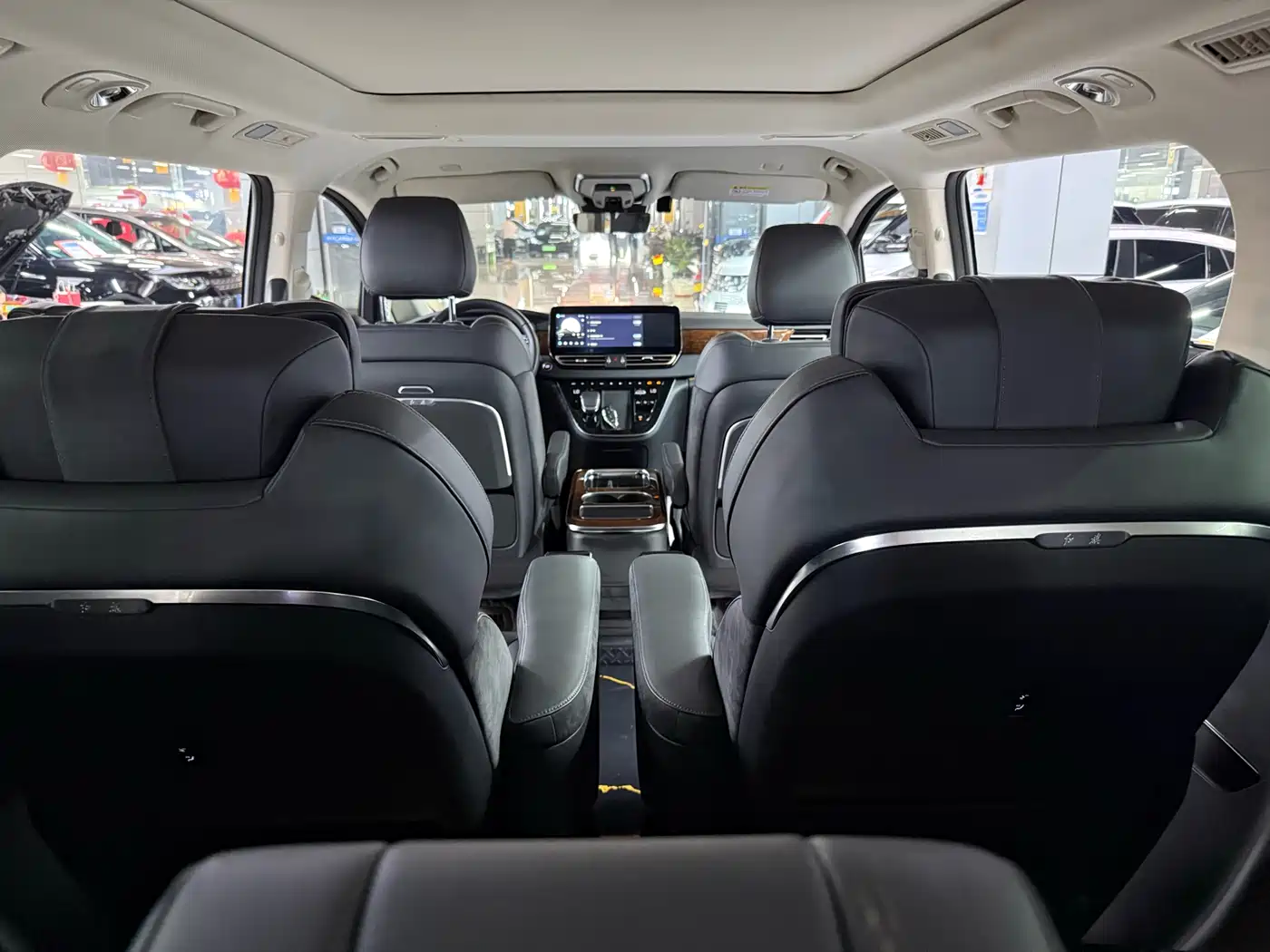 Hongqi HQ9 PHEV 2024 Model 2.0T AWD Luxury Edition фото 18