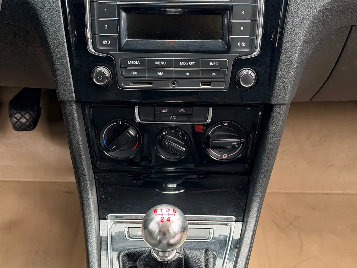 Volkswagen Bora 2013 2013 1.6L Manual Fashion Model