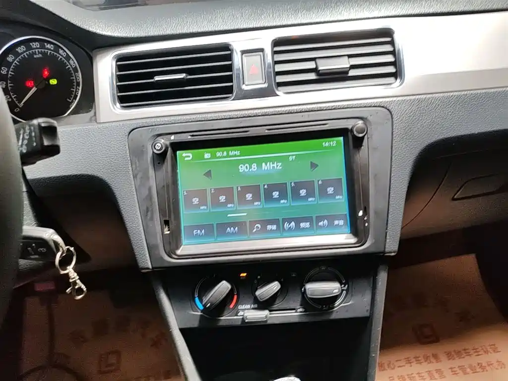Škoda Skoda Rapid Spaceback 2016 Facelift 1.6L Automatic Innovation Edition фото 13
