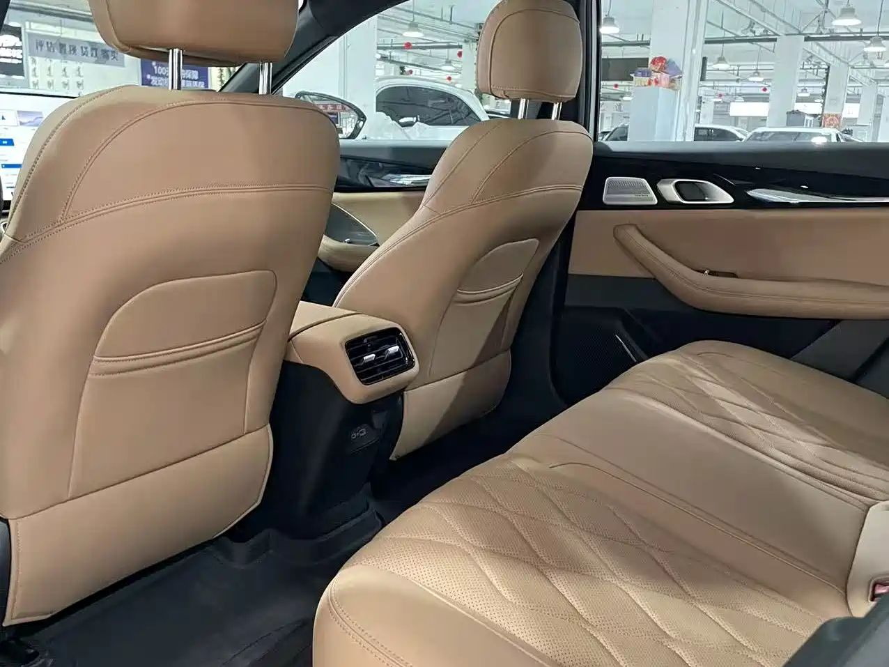 Geely Galaxy Galaxy A7 2025 EM-i 150km Explorer+ Edition фото 5