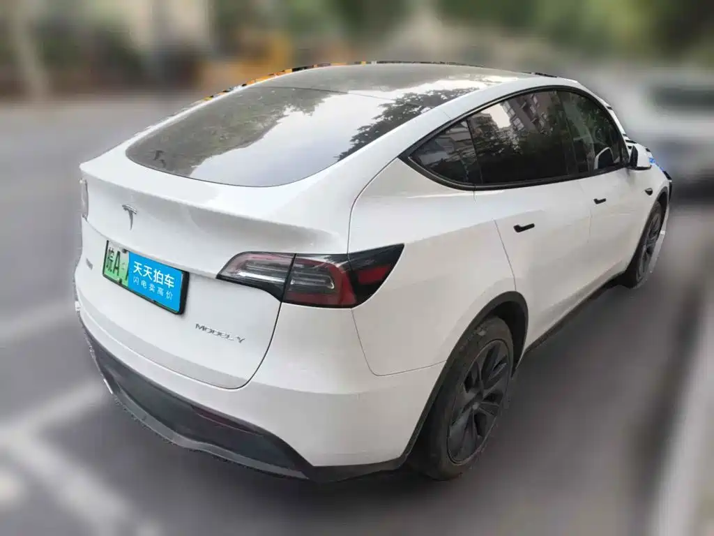 Photo 2 - Tesla Model Y