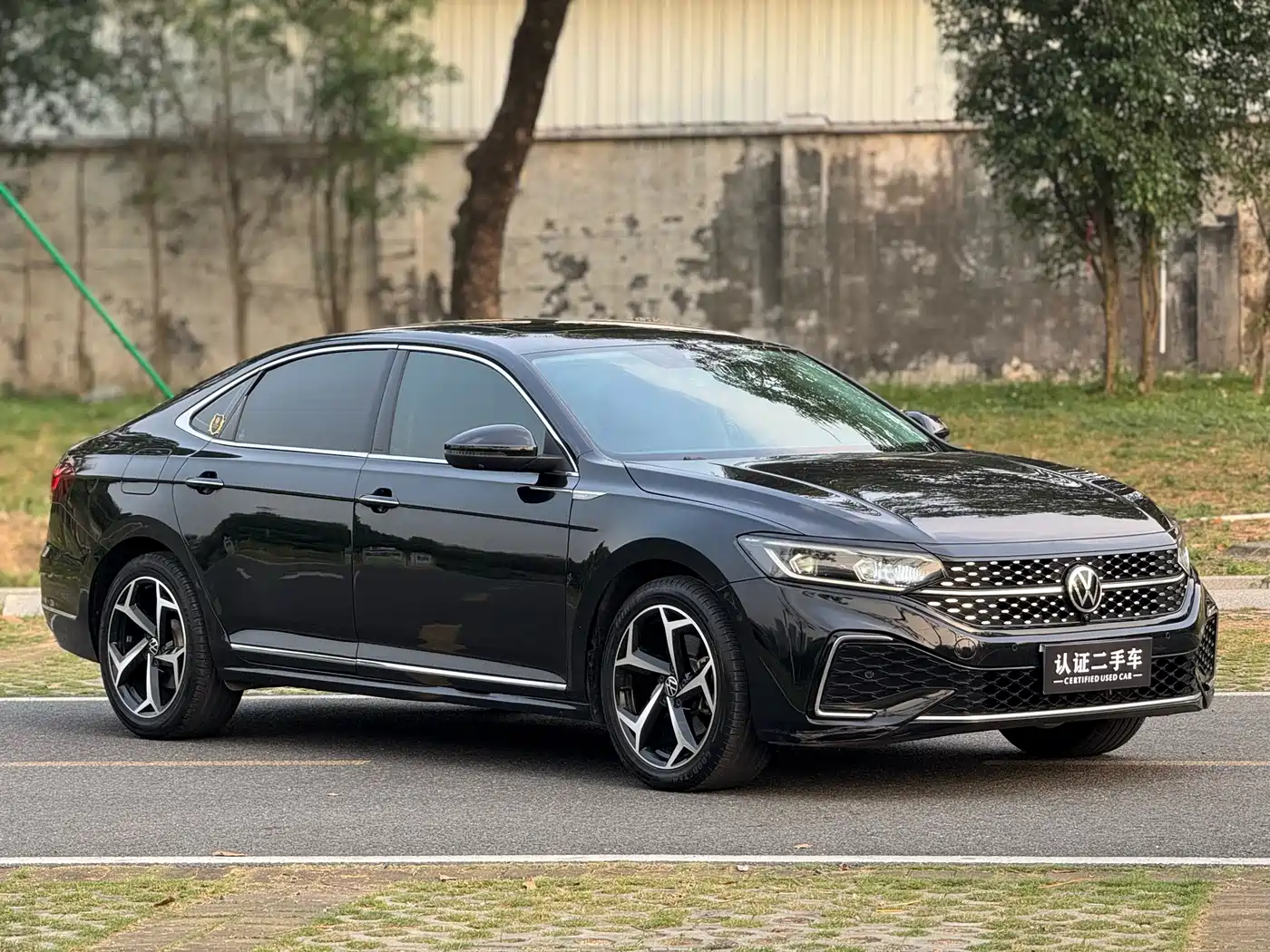 Volkswagen Passat 2024 380TSI Starlight Luxury Edition фото 3