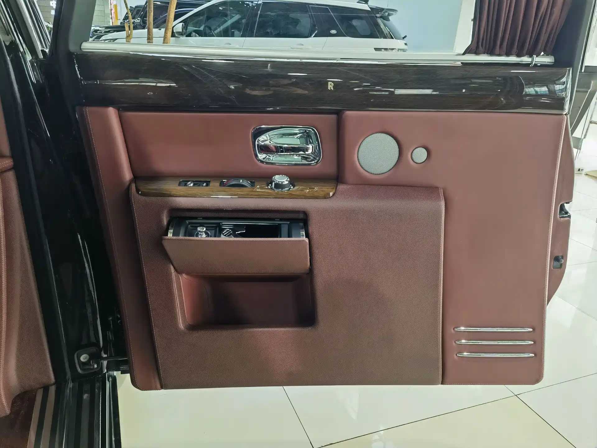 Фото 8 - Rolls-Royce Phantom