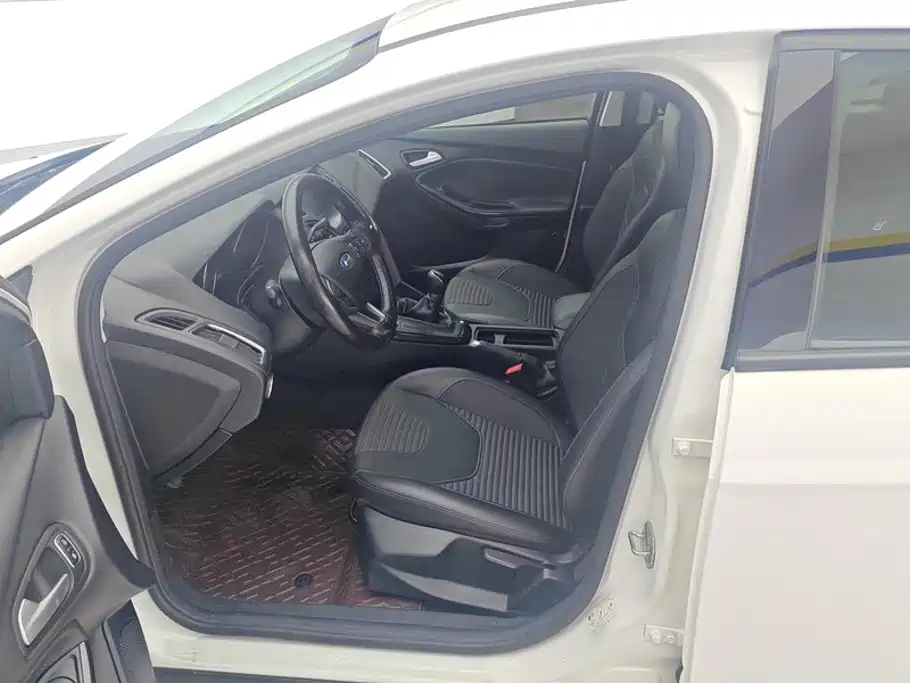 Фото 9 - Ford Focus
