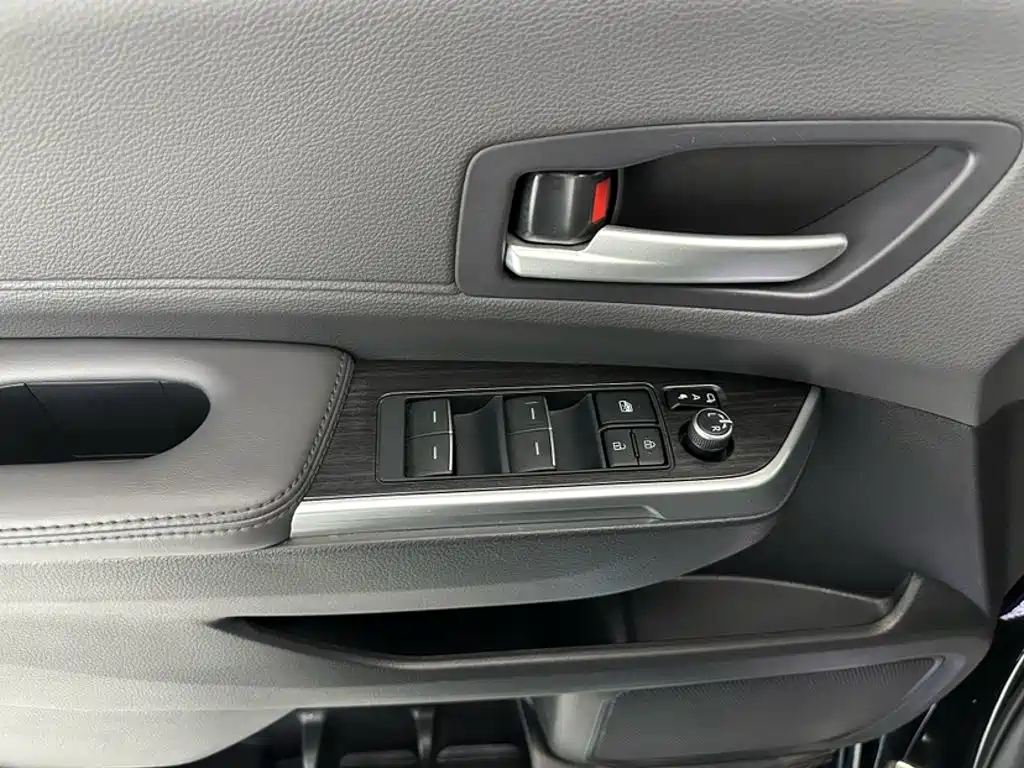 Photo 5 - Toyota Sienna