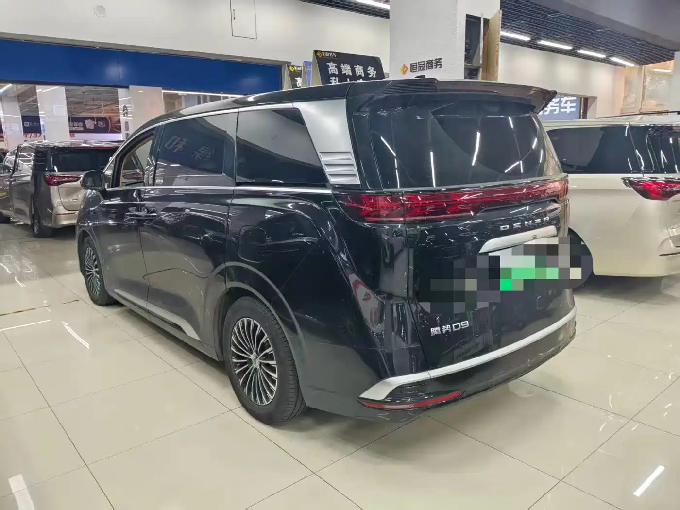 Denza D9 2025 DM-i Smart Drive Edition 1020 AWD Premium фото 9
