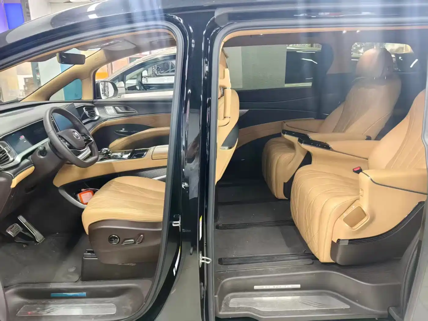 Denza D9 2025 DM-i Smart Drive Edition 1020 AWD Premium фото 3