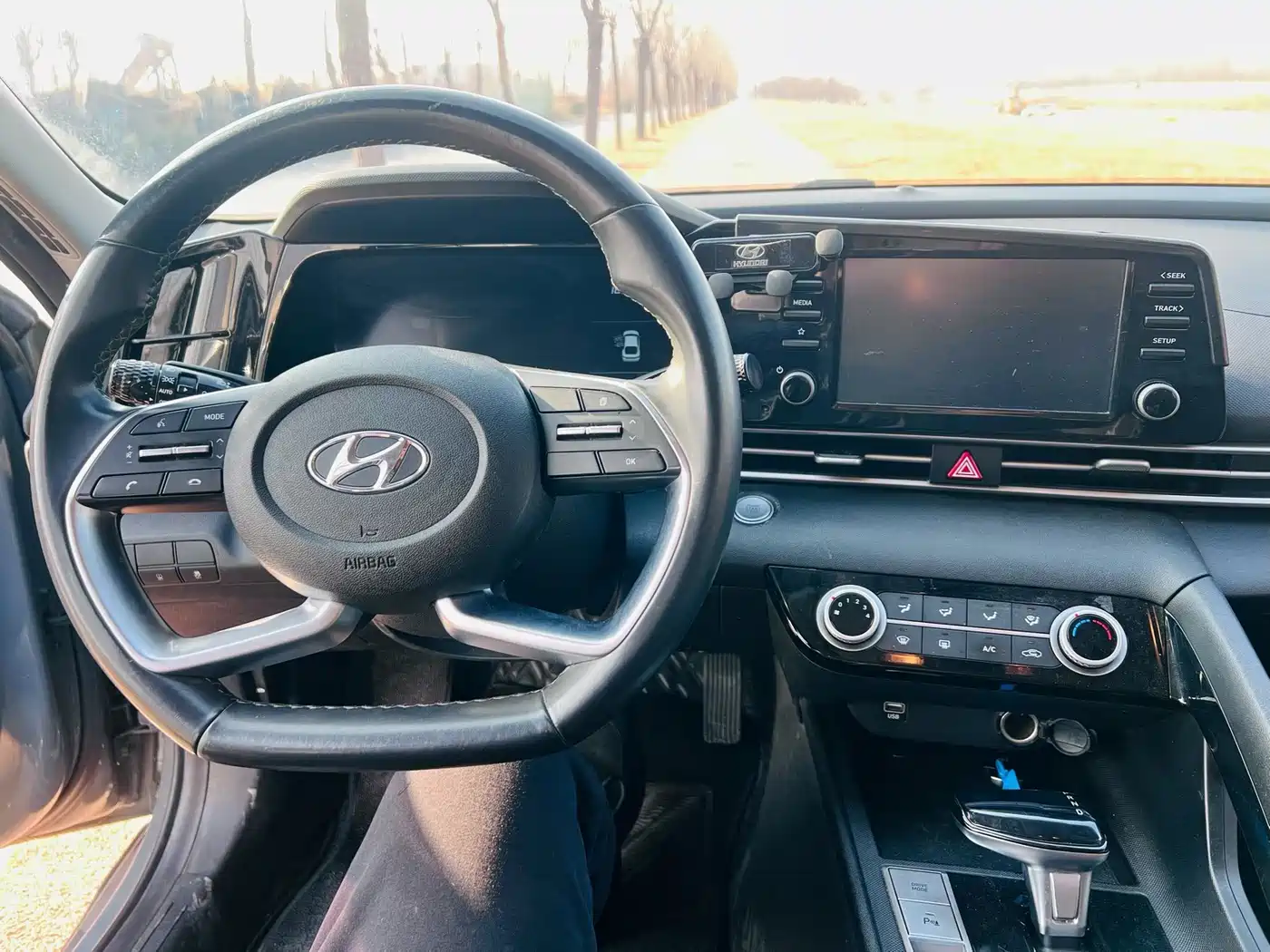 Hyundai Elantra 2021 1.5L CVT GLX Elite Edition фото 8