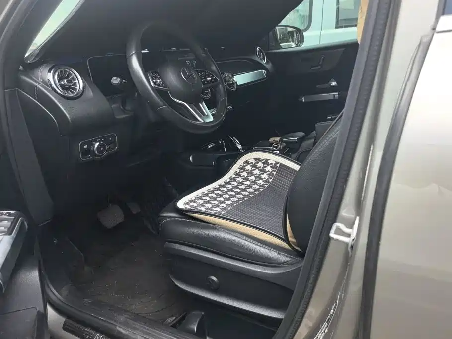 Фото 9 - Mercedes-Benz GLB