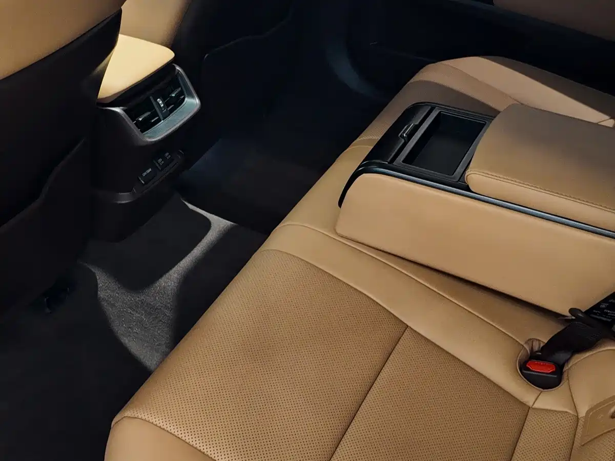 صورة 10 - Lexus ES