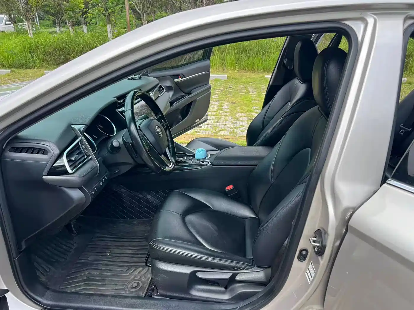 Photo 7 - Toyota Camry