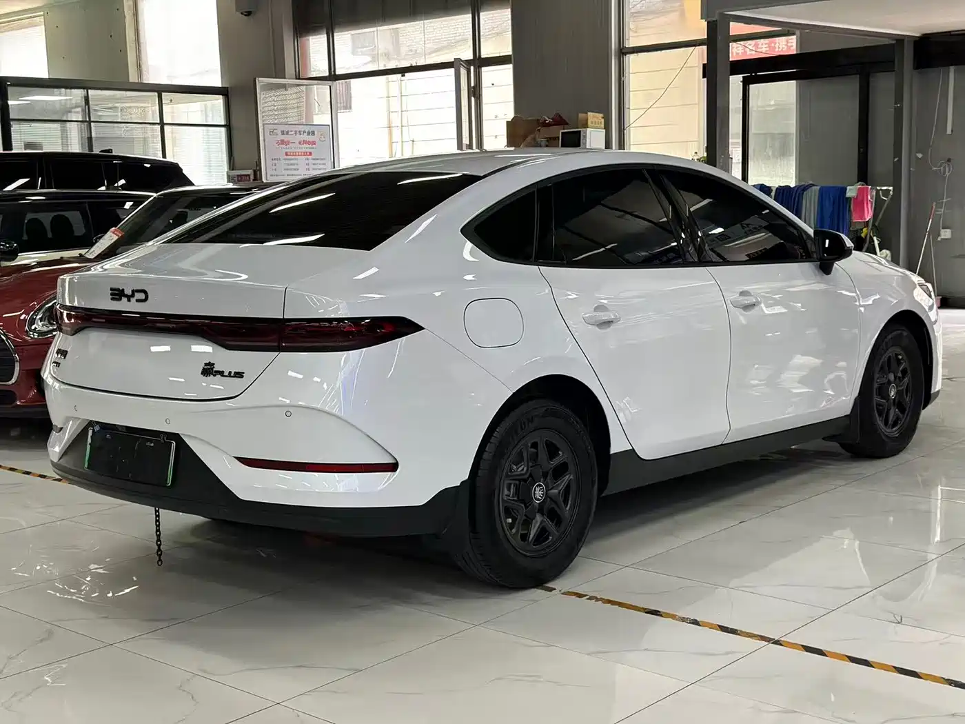 BYD Qin PLUS 2025 DM-i Smart Drive 55KM Leader фото 5