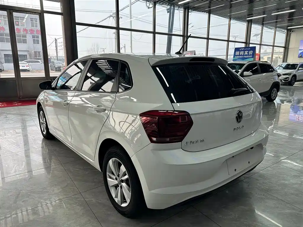 VOLKSWAGEN POLO