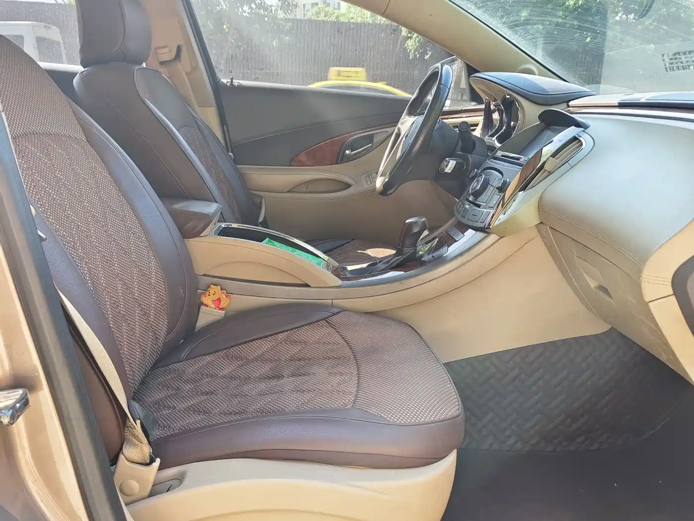 Photo 9 - Buick LaCrosse