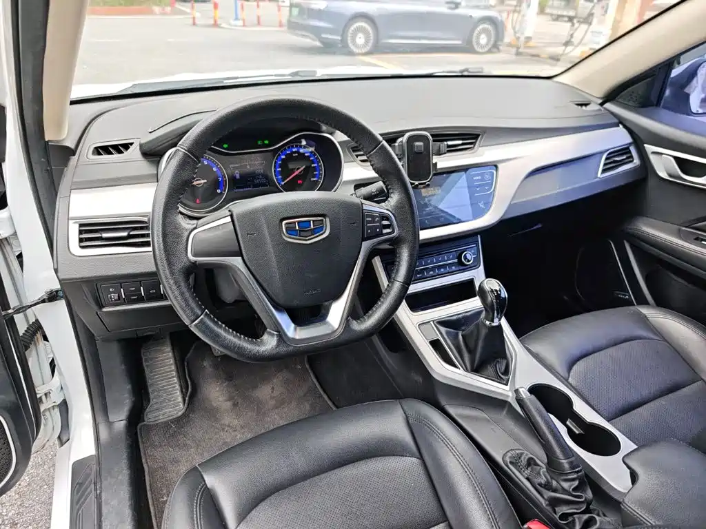 Фото 12 - Geely Vision