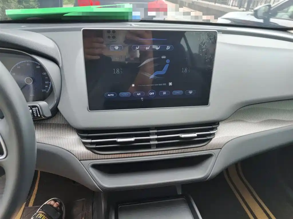 Hongqi E-QM5 2023 Facelift Basic Travel Edition фото 6