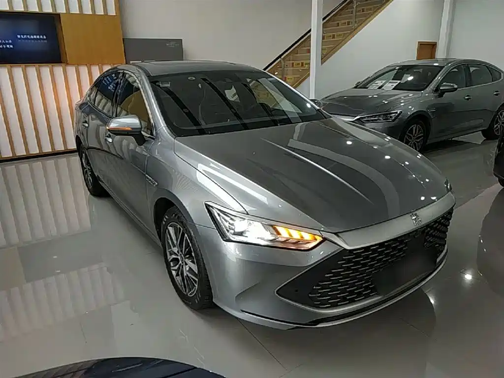 BYD Qin PLUS 2023 Champion Edition DM-i 120KM Excellence фото 4