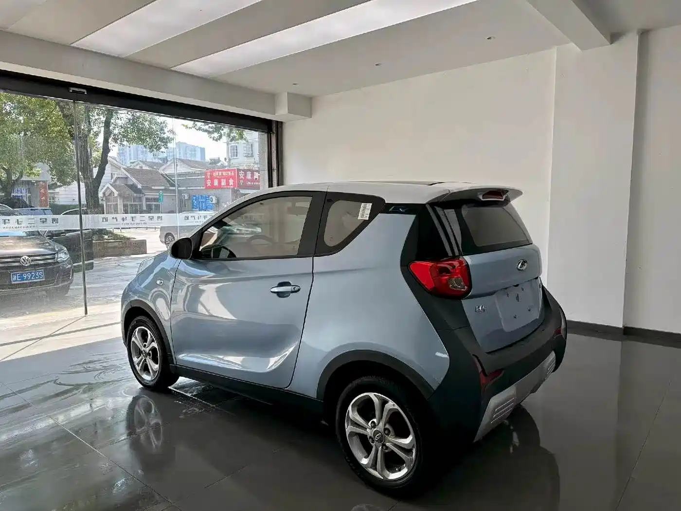 QQ New Energy Little Ant 2019 2018 400 4-Seater Premium Smart Edition