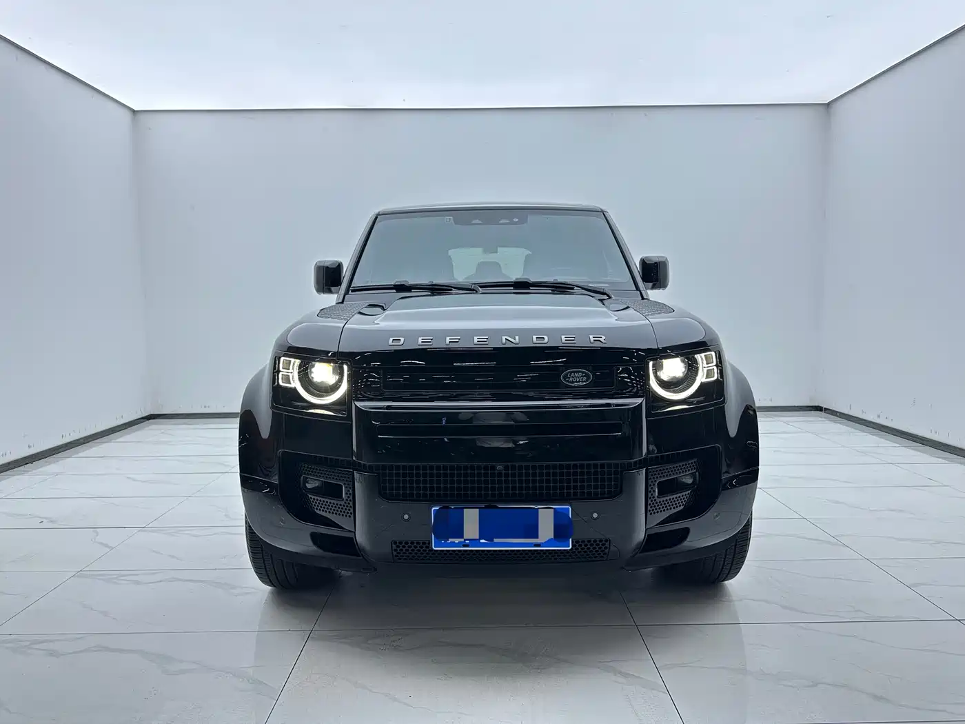 Land Rover Defender 2020 Model 110 P400 HSE фото 2