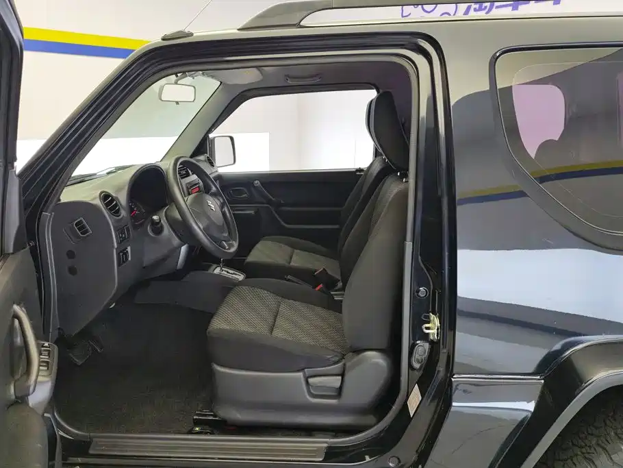 Фото 11 - Suzuki Jimny (Import)