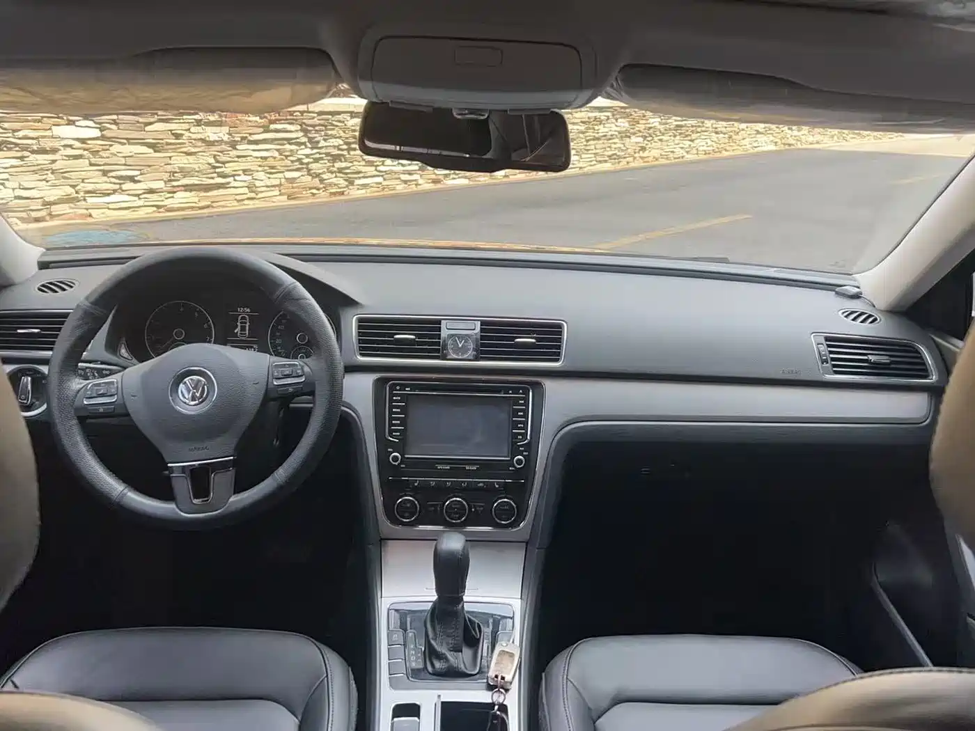 Volkswagen Passat 2014 1.8TSI DSG Luxury Edition фото 10