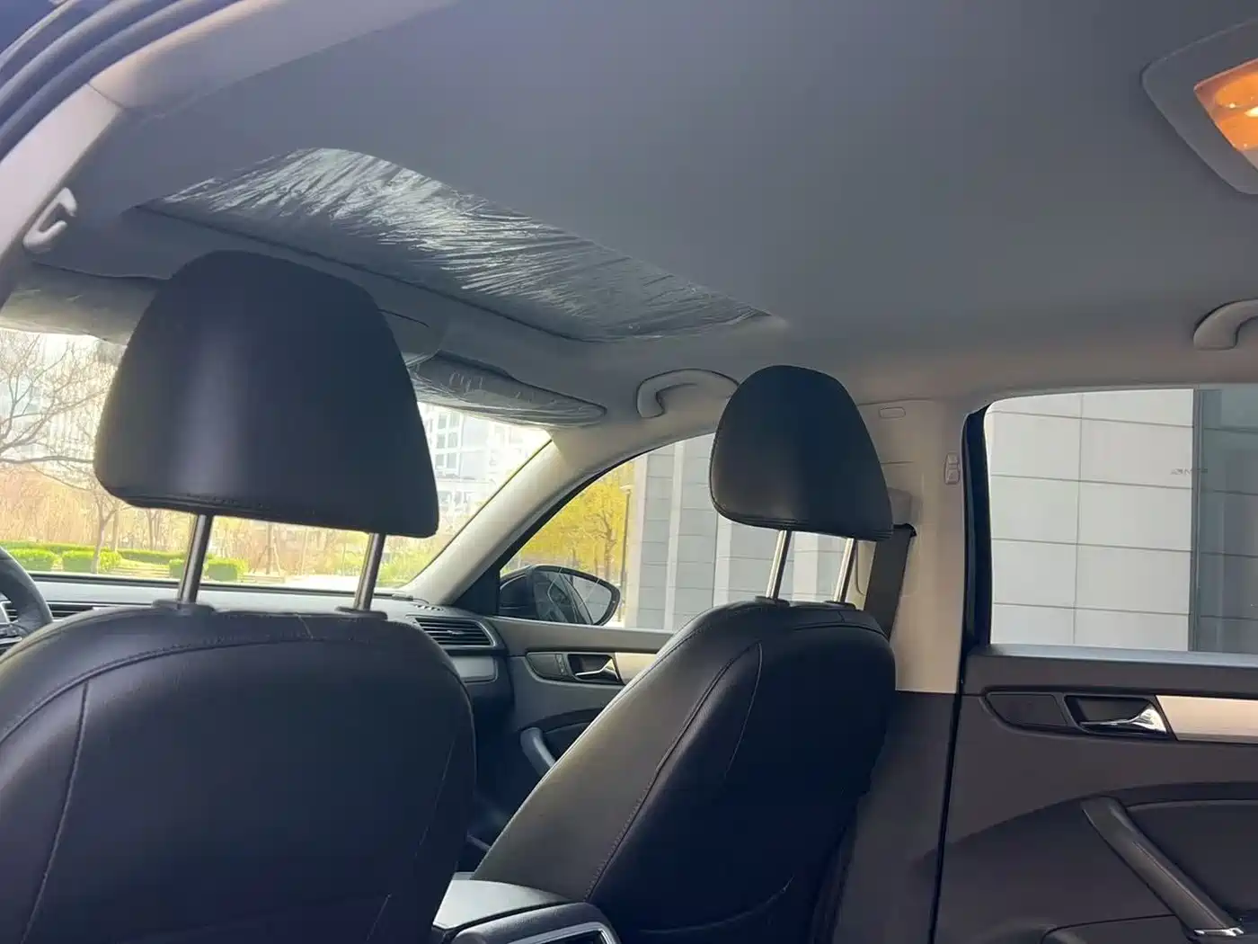 Volkswagen Passat 2014 1.8TSI DSG Luxury Edition фото 16
