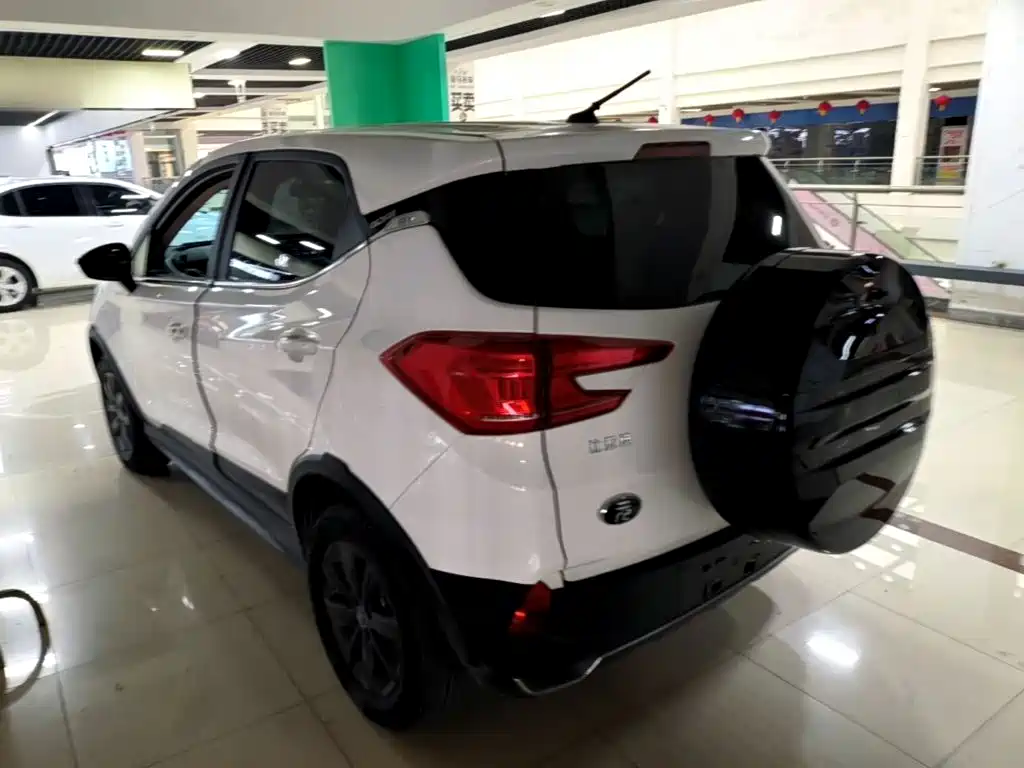 صورة 5 - BYD Yuan New Energy