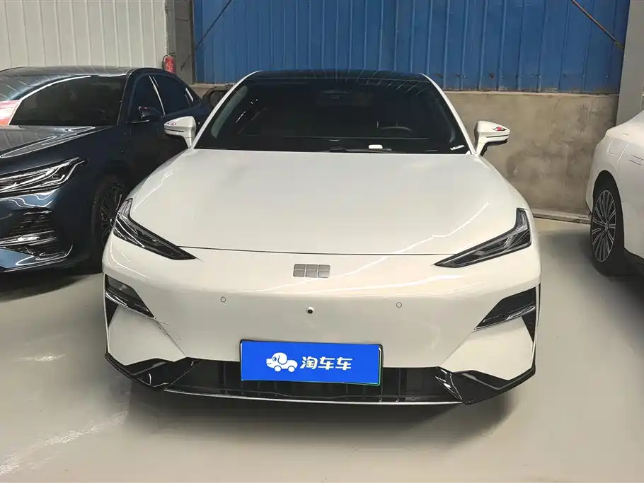 Geely Galaxy Galaxy E8 2025 575km Voyage Smart Drive Edition фото 2