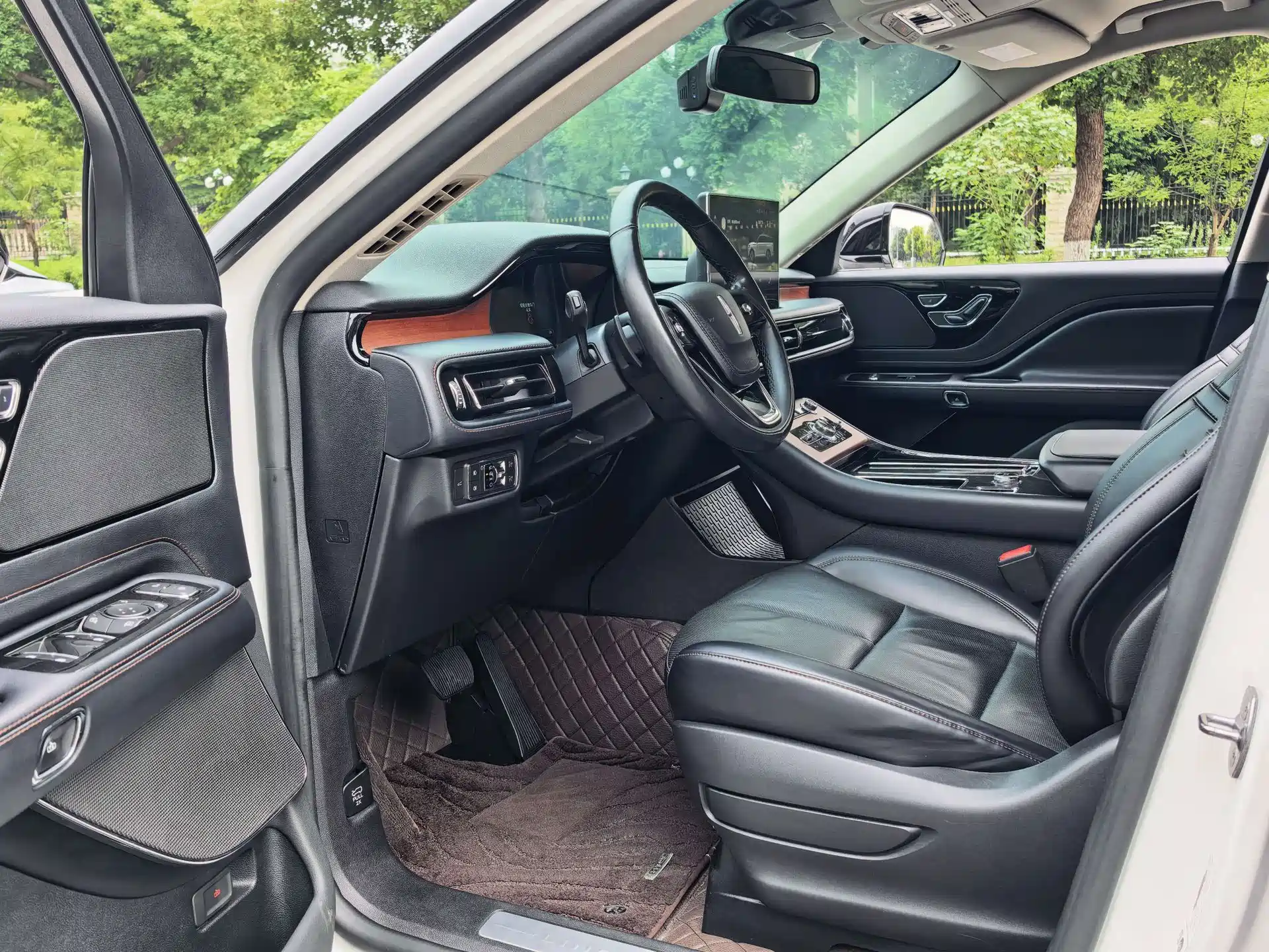 صورة 7 - Lincoln Aviator