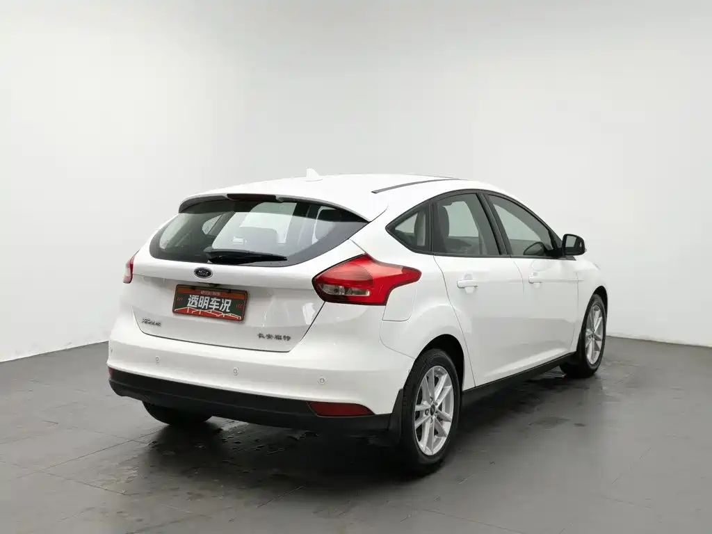Фото 2 - Ford Focus
