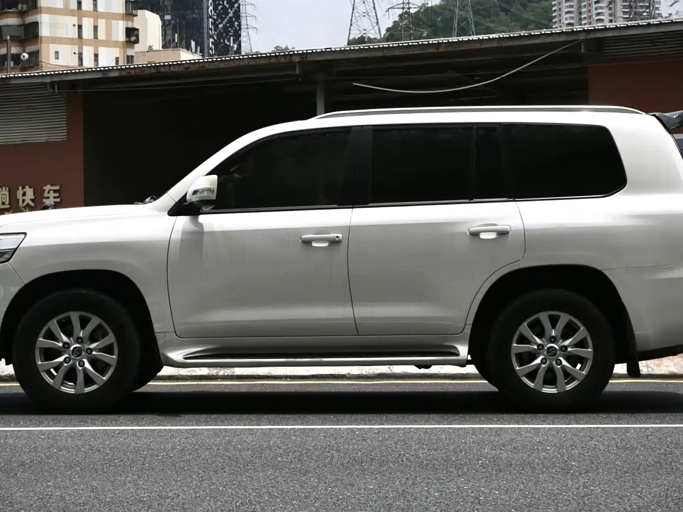 Toyota Land Cruiser (Import) фото 3