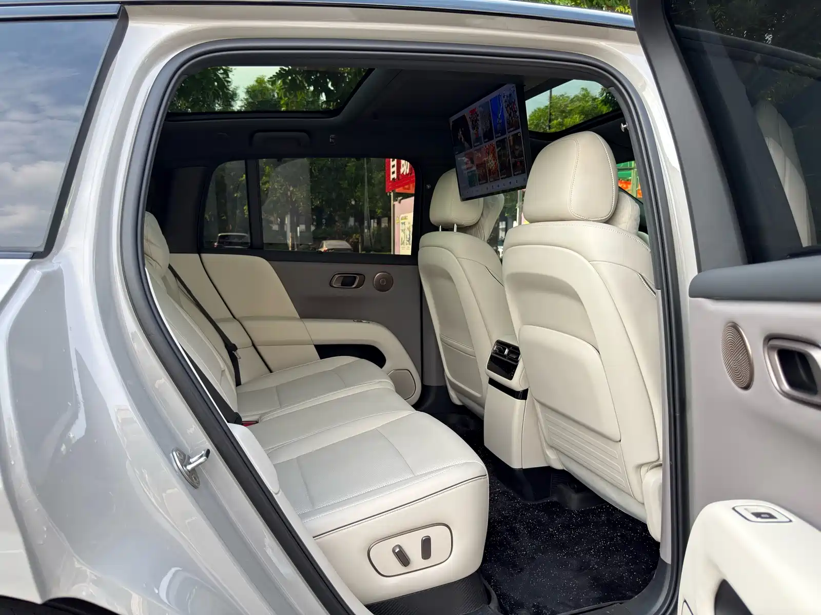 Photo 15 - Li Auto i6