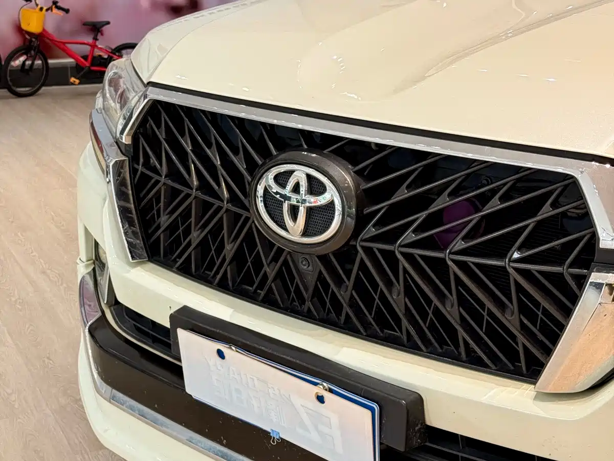 Toyota Land Cruiser (Import) 2017