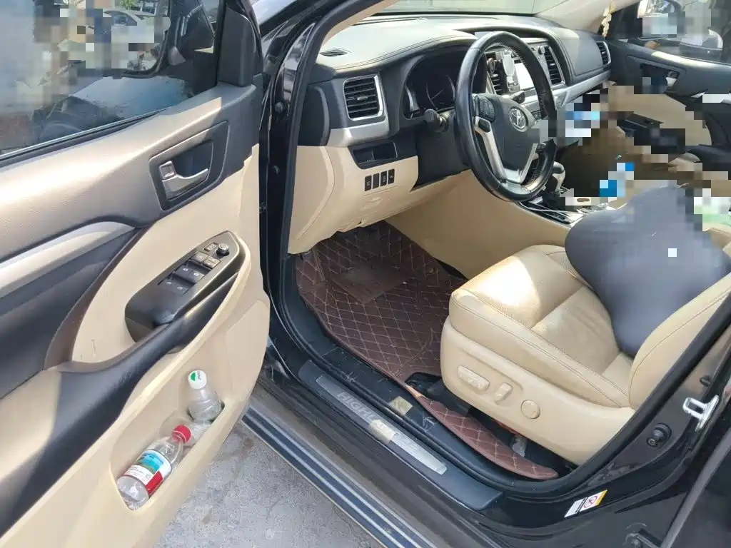 Photo 12 - Toyota Highlander