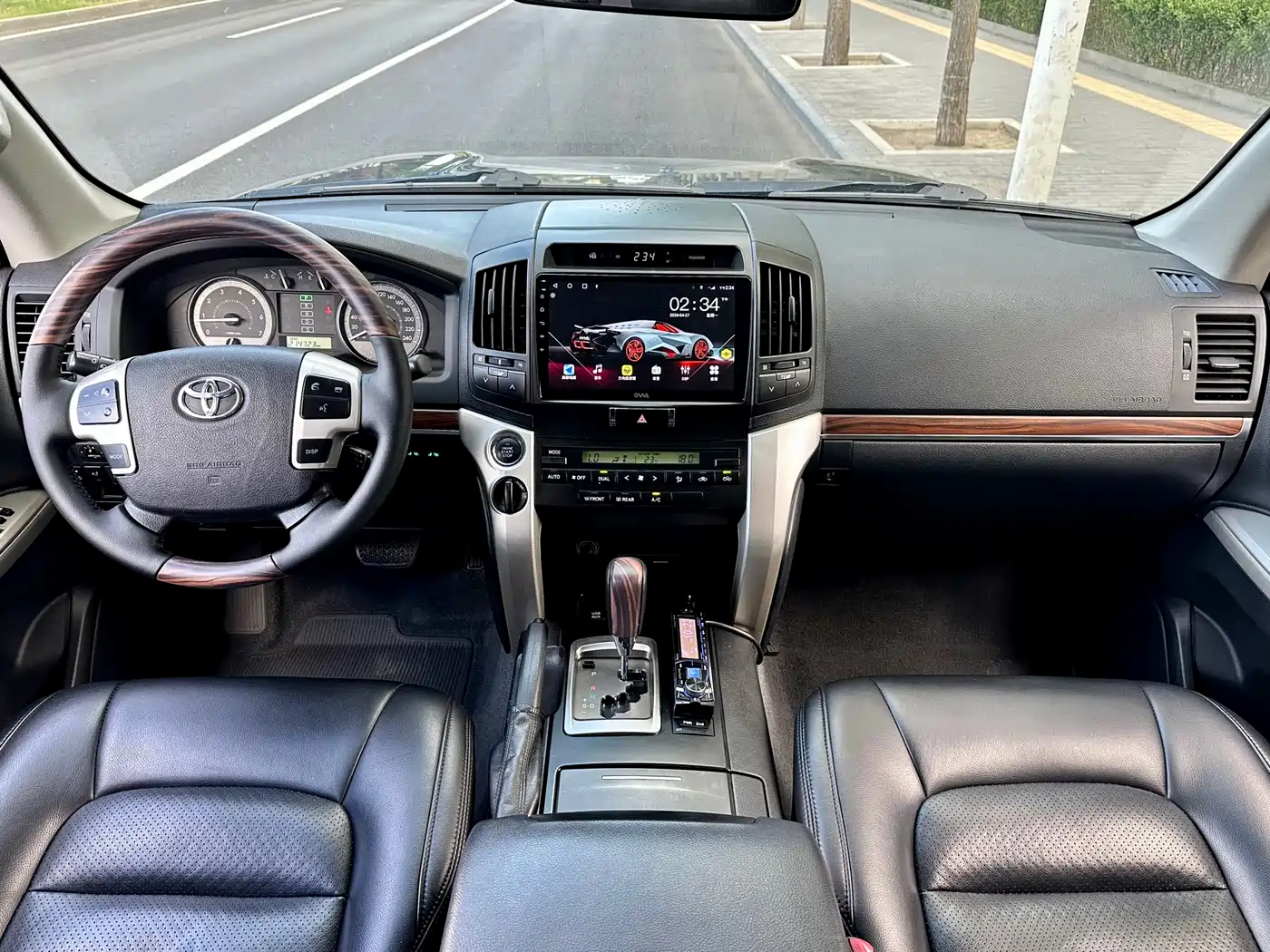 Toyota Land Cruiser (Import) 2015 4.0L V6 Middle East Low Configuration Edition фото 7