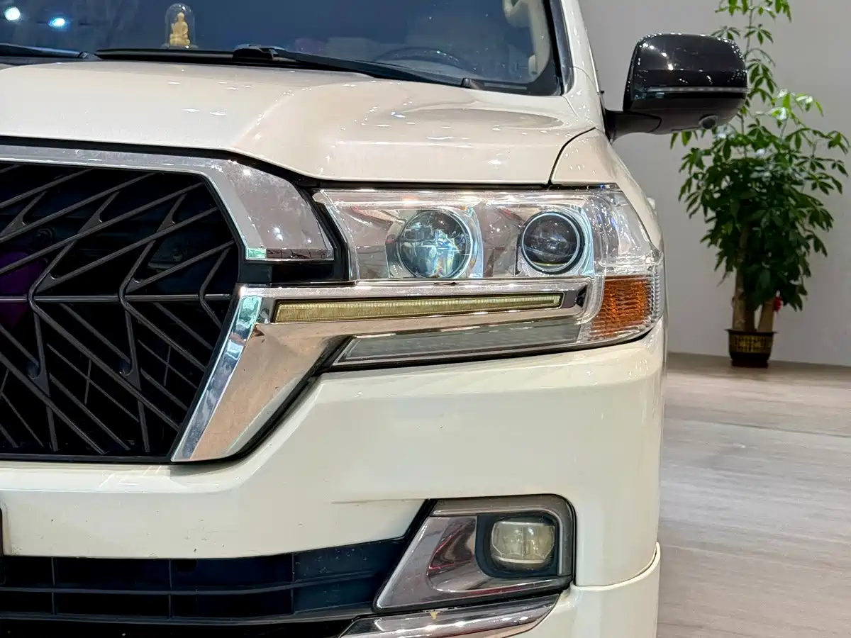 Toyota Land Cruiser (Import) 2017