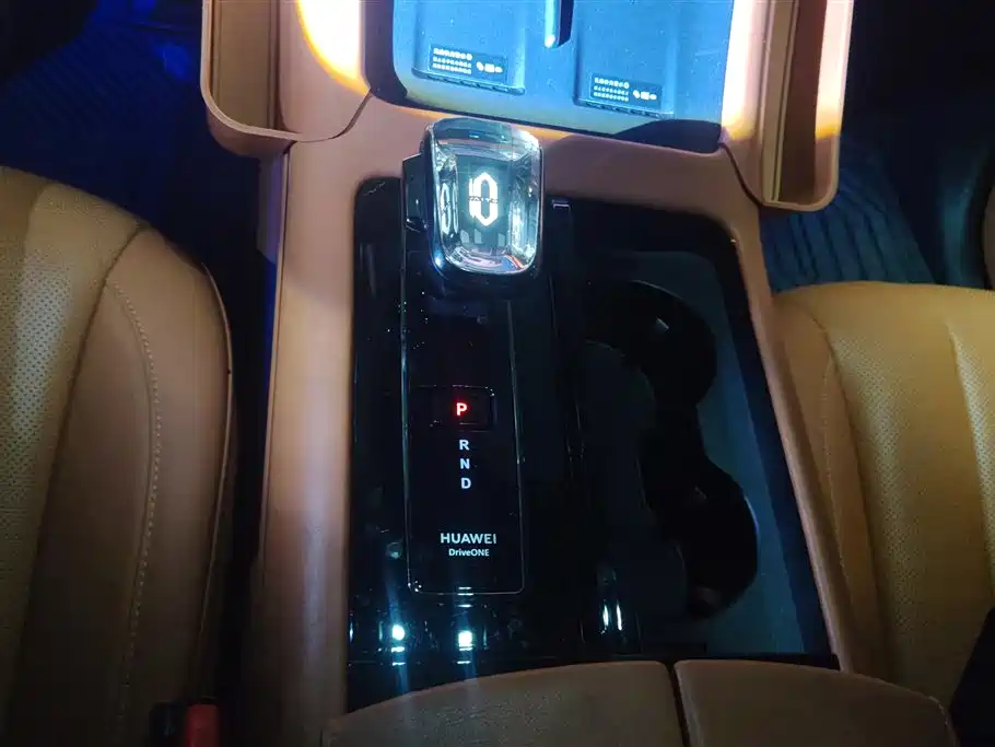 AITO Wenjie AITO M7 2024 1.5T Smart Drive RWD Ultra 5-seater фото 16