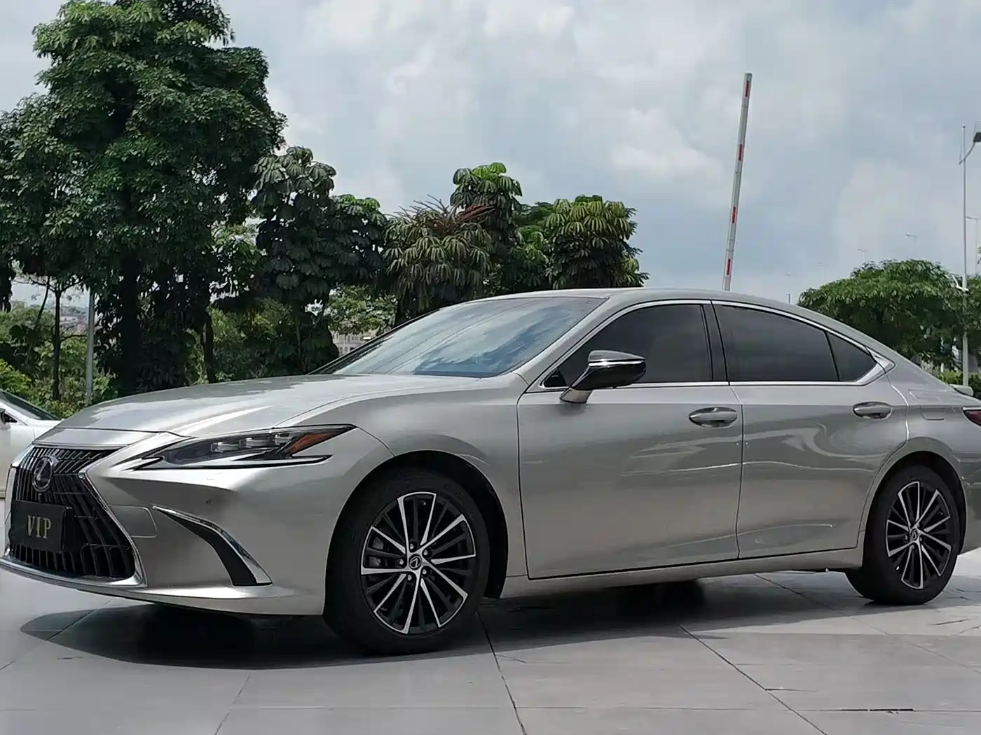 Lexus ES 2022 300h Ultimate Edition