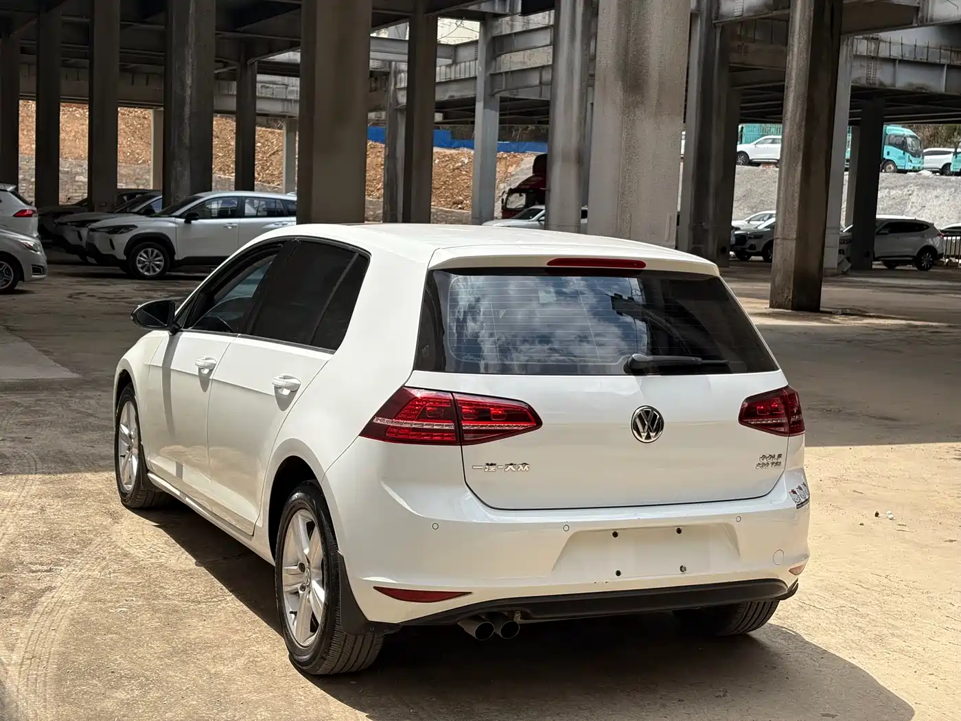 Volkswagen Golf 2017 230TSI Auto Comfort Millionth Anniversary Edition фото 17