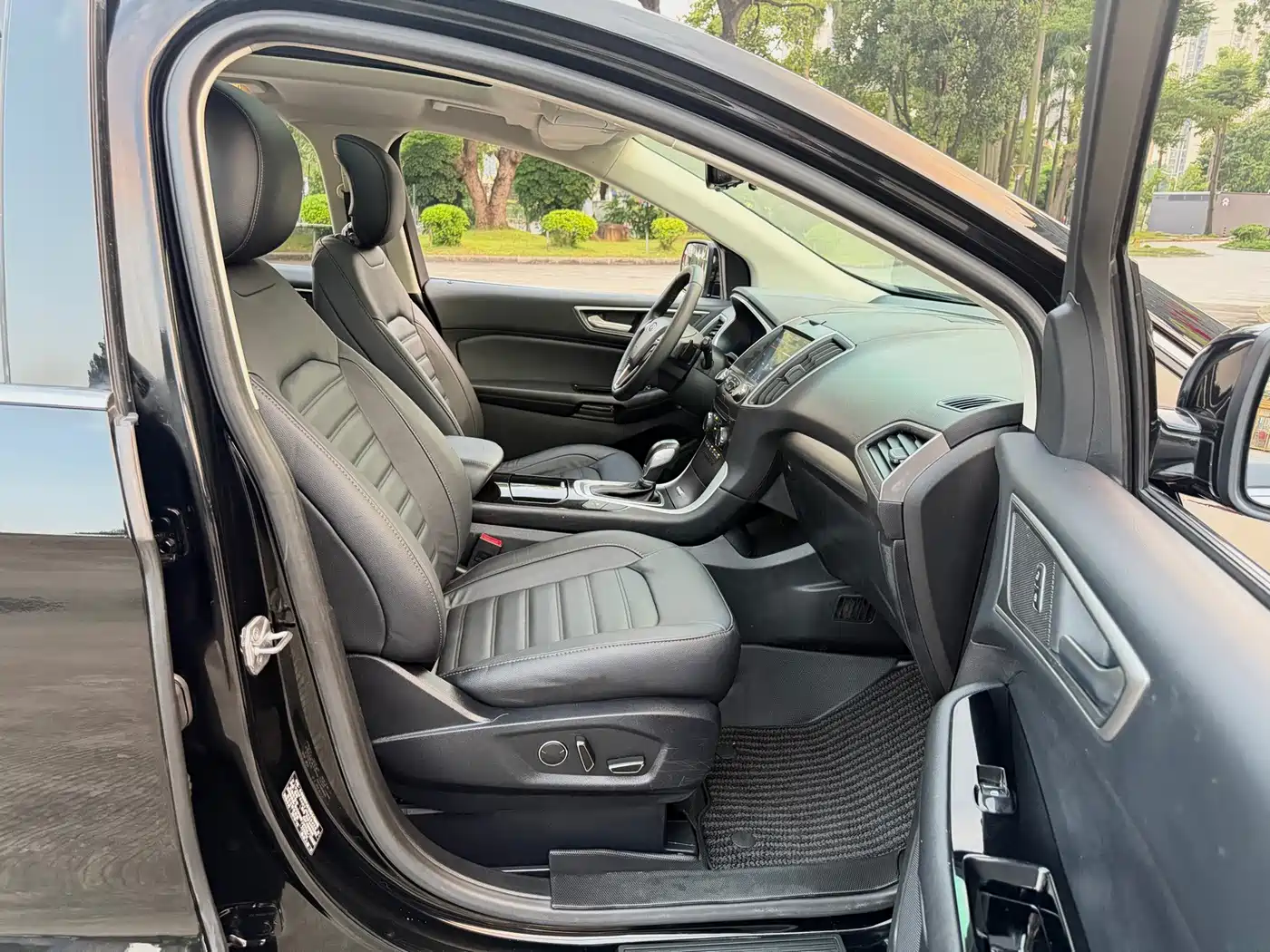 Photo 16 - Ford Edge
